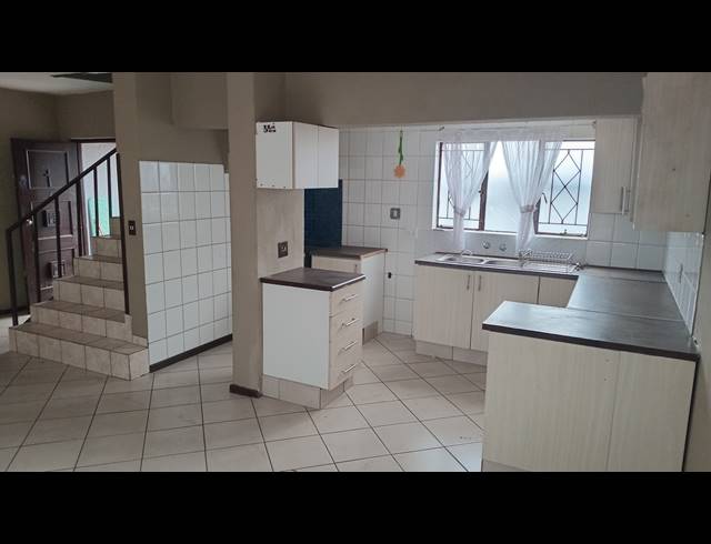 2 BEDROOM TOWNHOUSE FOR SALE IN PRIMROSE
